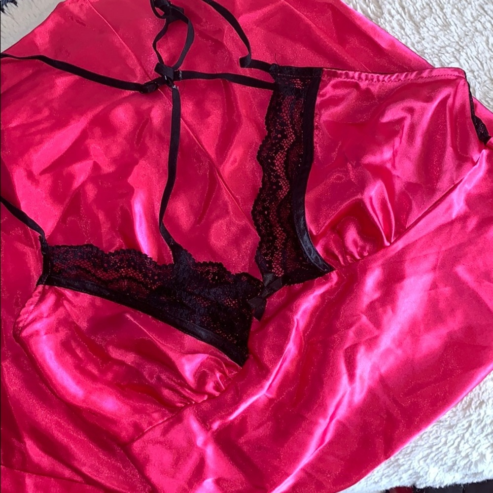 Beautiful NWOT satin Hot pink Kokomo  set
